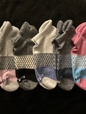 LOT of 6 ~ NEW BOMBAS SOCKS ~ M ~ HONEYCOMB PATTERN ~